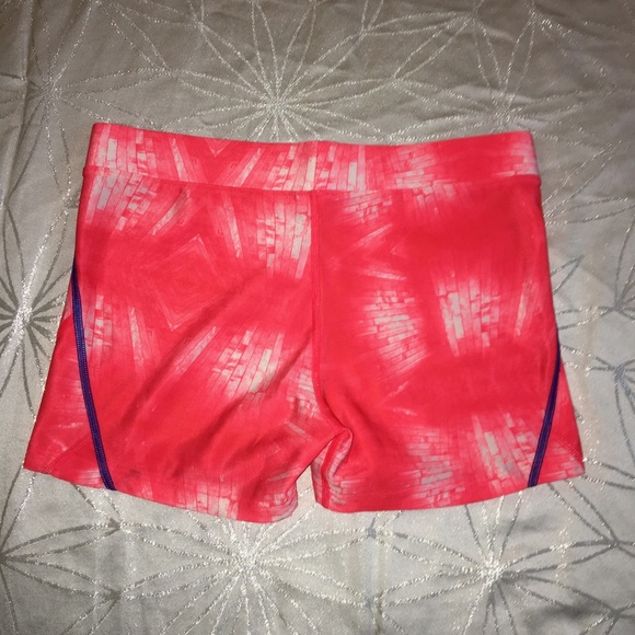 Under Armour Spandex Shorts - Picture 2 of 2